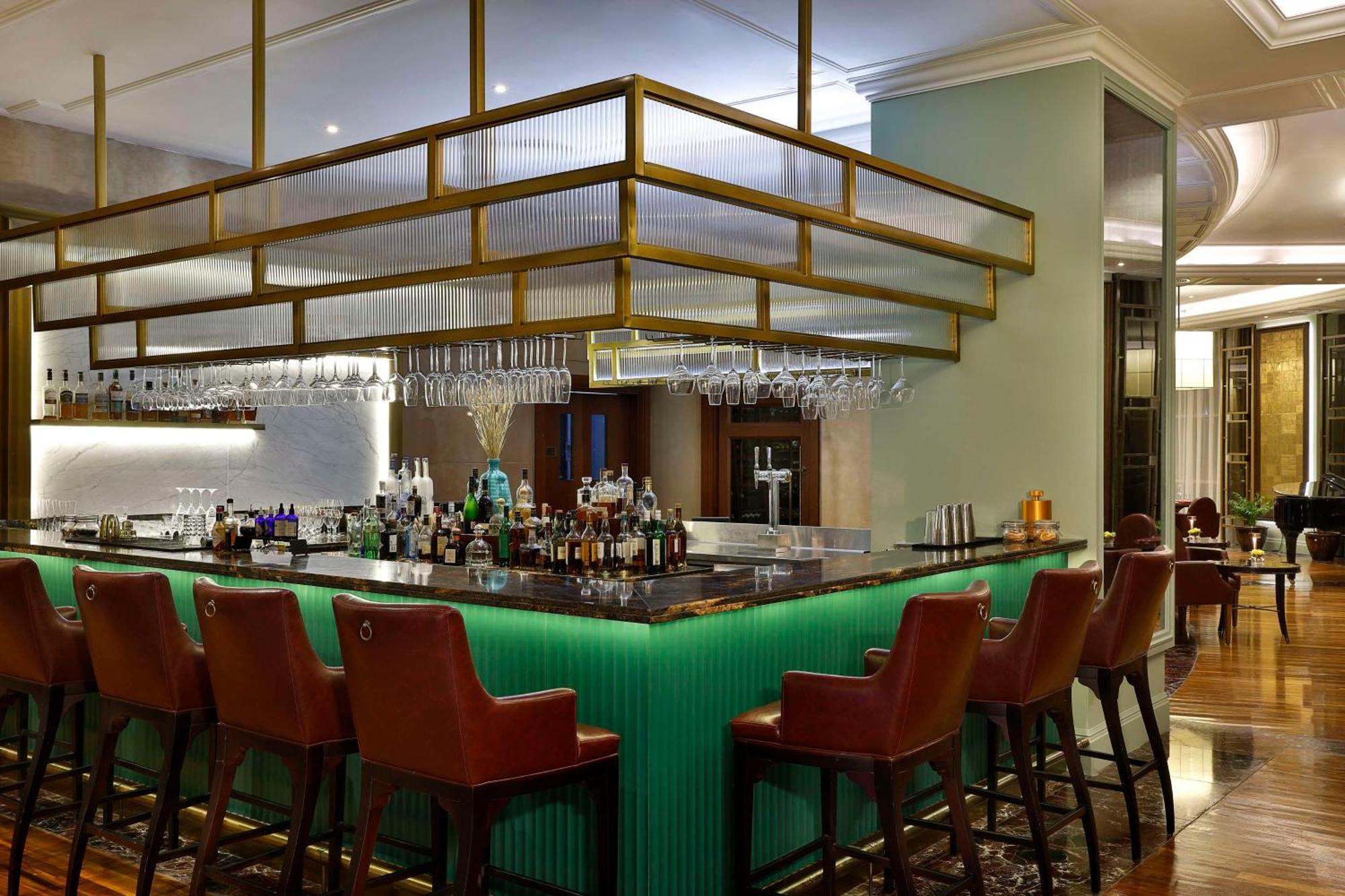 Waldorf Astoria Ras Al Khaimah Luaran gambar The bar at the Concourse