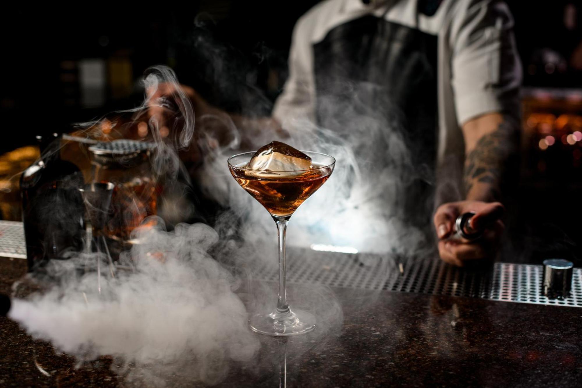 Waldorf Astoria Ras Al Khaimah Luaran gambar A dry ice cocktail